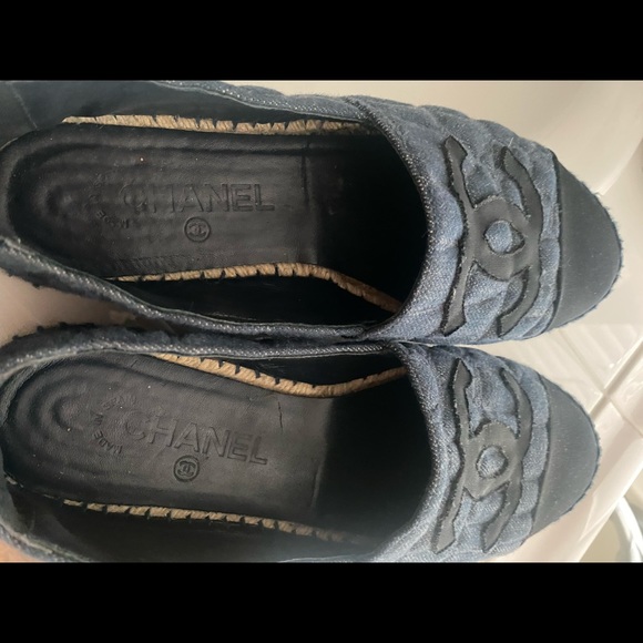 Chanel Denim Espadrilles size 9 basically new worn once have the box - Picture 2 of 3